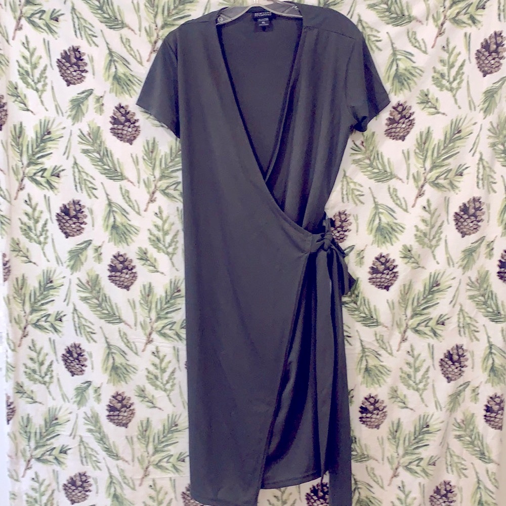 Jones New York wrap dress in dark olive